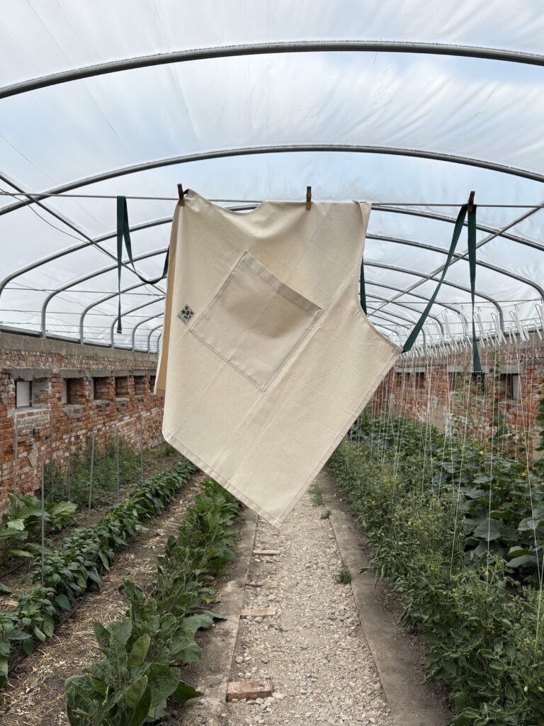 Bavlněná zástěra s laclem